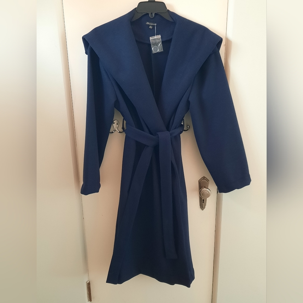 Coat, med.navy blue. Wrap, Shinestar